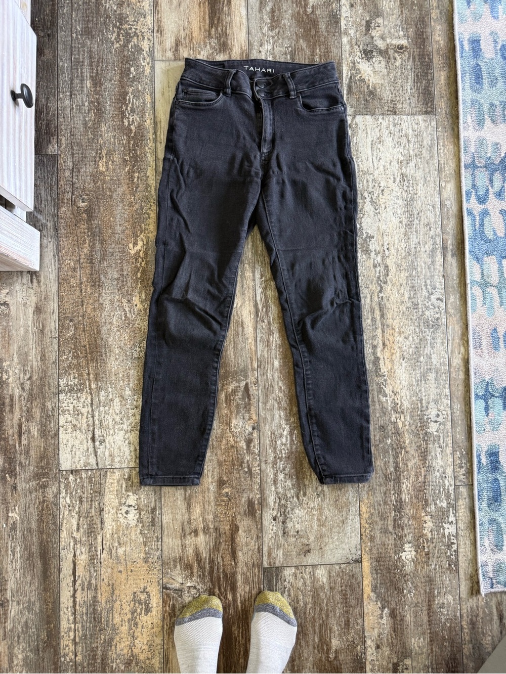 2 for $20 sale: Tahari charcoal black stretch straight leg skinny  jeans / 4/27